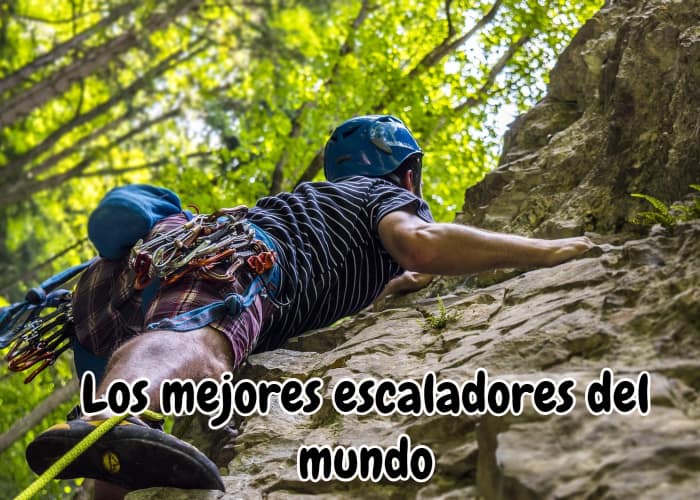 persona-escalando-por-un-monte-con-muchos-salientes